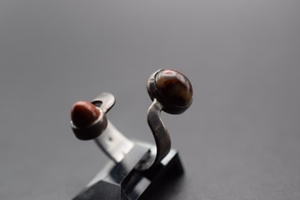 Agate Sterling Silver 925 one size Vintage Ring Size 7.5 Lot 771: Agate Sterling Silver 925 one size Vintage Ring Size 7.5 but can be adjusted larger or smaller with open concept weighs 4.65 grams stamped inside 925 and other markings difficult to read