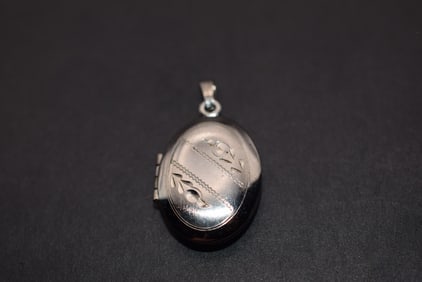 12K Gold Filled Locket vintage Lot 782 (1 of 4)