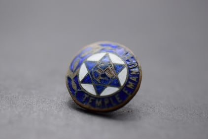 RS Jewish Temple Emanu-el Enamel screw pin odd badge Vintage Lot 786 (1 of 2)