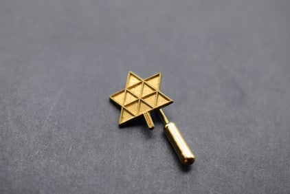 Expo 1967 Canada Stick Pin Vintage Lot 788: Expo 1967 Canada Stick Pin Vintage measures 5/8" x 1/2" signed on the back RD'65 cent com