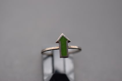 Green Go Arrow Enamel Ring Size 5.5 vintage 793 (1 of 2)