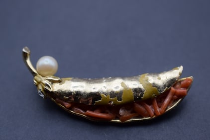 ART Signed Coral Pea Pod Brooch Pin Vintage Lot 800: ART Signed Coral Pea Pod Brooch Pin Vintage measures 2 5/8" x 3/4" and is signed inside Art most of the original enamel on the front of the Brooch is worn away