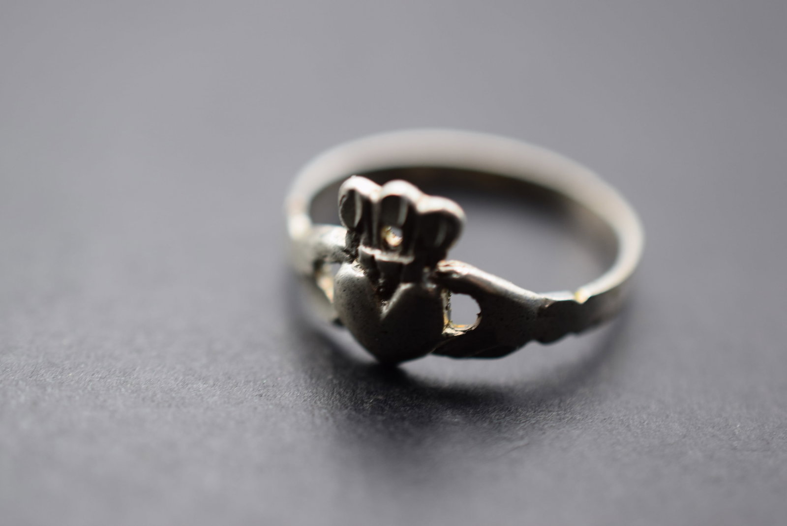 Claddah Celtic Sterling Silver 925 Ring Size 5.75 Lot 935: Claddah Celtic Sterling Silver 925 Ring Size 5.75 signed inside 925 weighs 1.36 grams