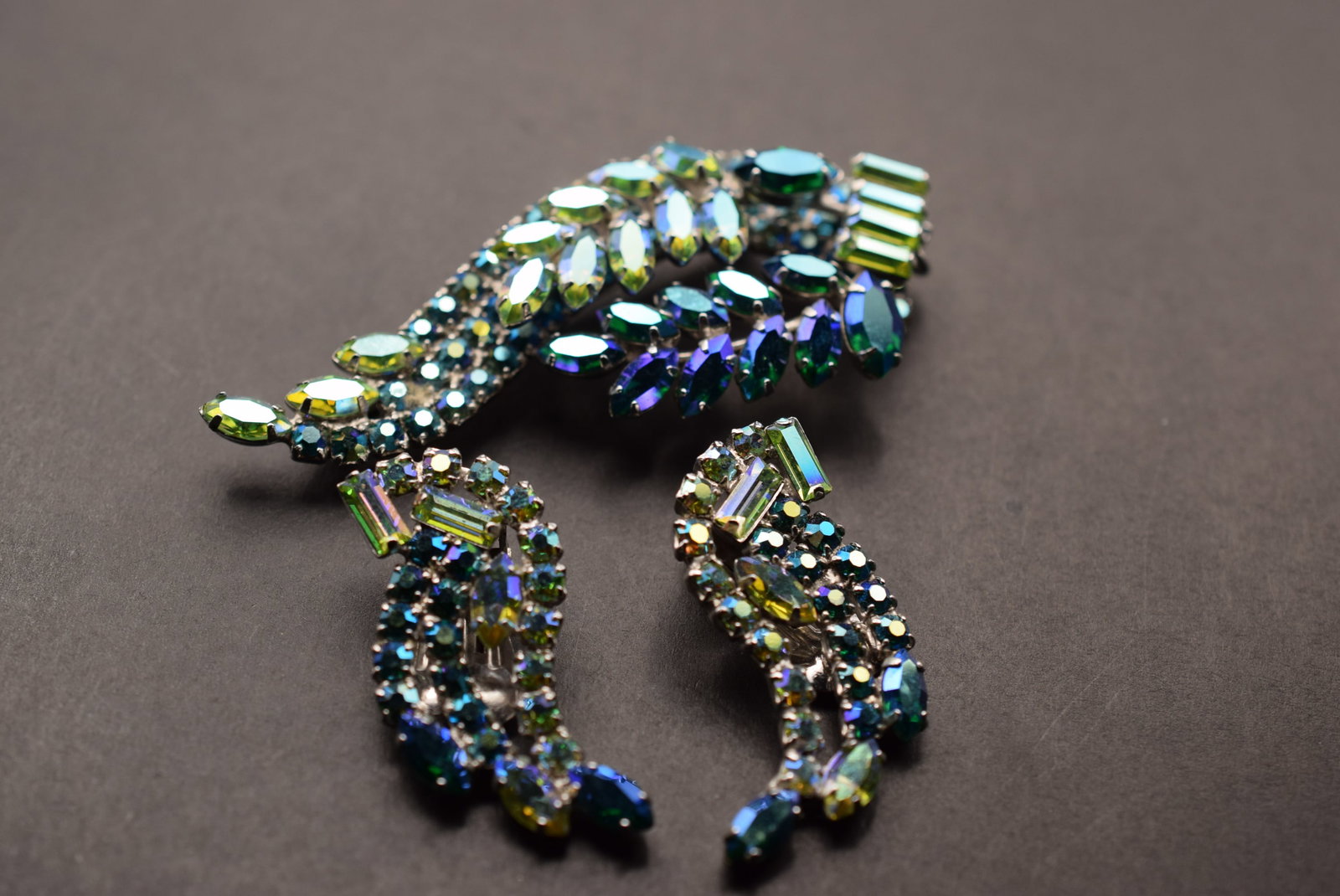 Rhinestone 1950's Jay Kel Brooch Earrings Vintage Lot 947 (1 of 2)