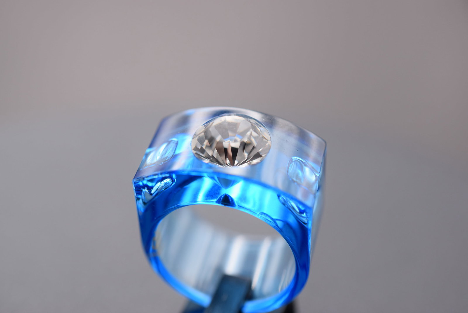 Blue Vintage Acrylic Rhinestone Ring Modernist Size 8 Lot 964 (1 of 4)