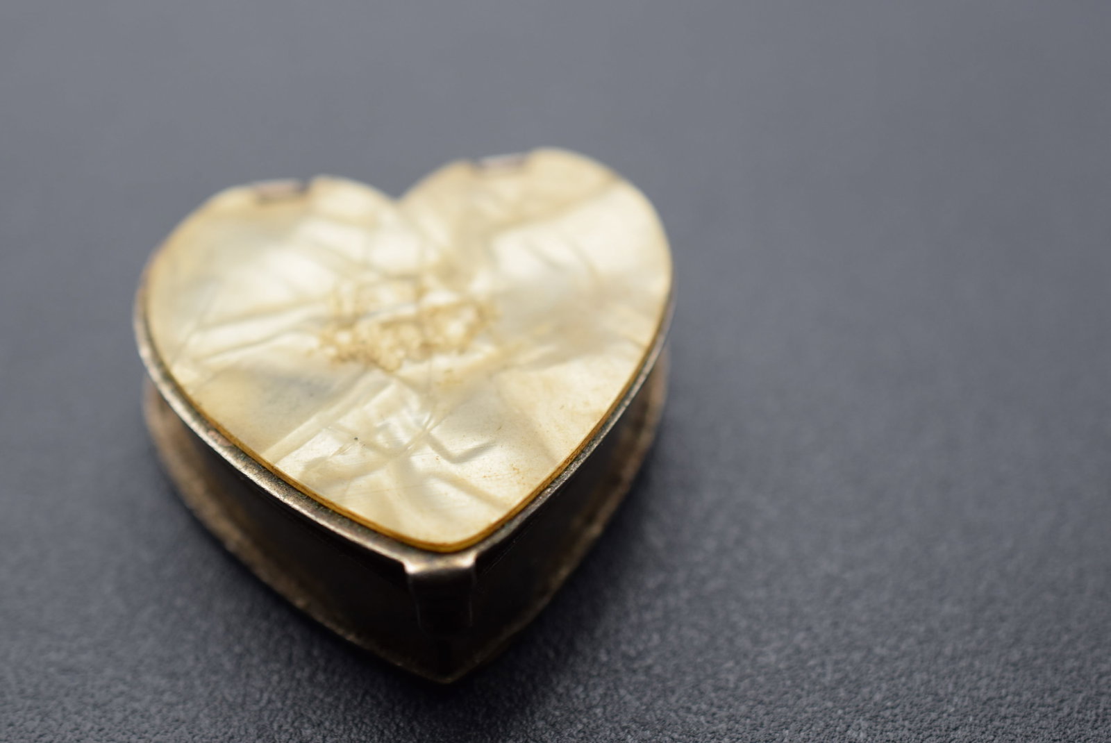 1940's Heart Box Vintage Lot 972: 1940's Heart Box Vintage Measures 1 1/2" x 1 5/8" snaps shut tighly and looks like it had an embellishment glued to the top which is no longer there.