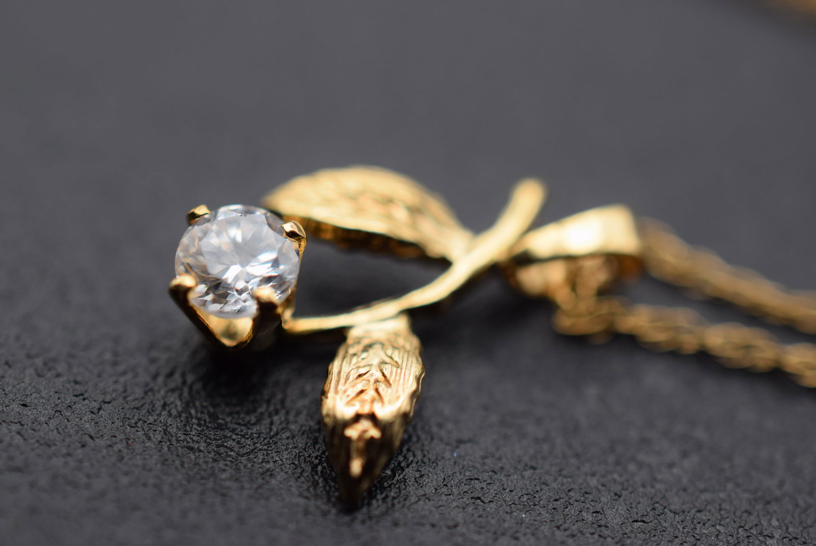 CZ Cubic Zirconia stone in a 14K Gold Filled Chain Necklace Lot 997 (1 of 4)