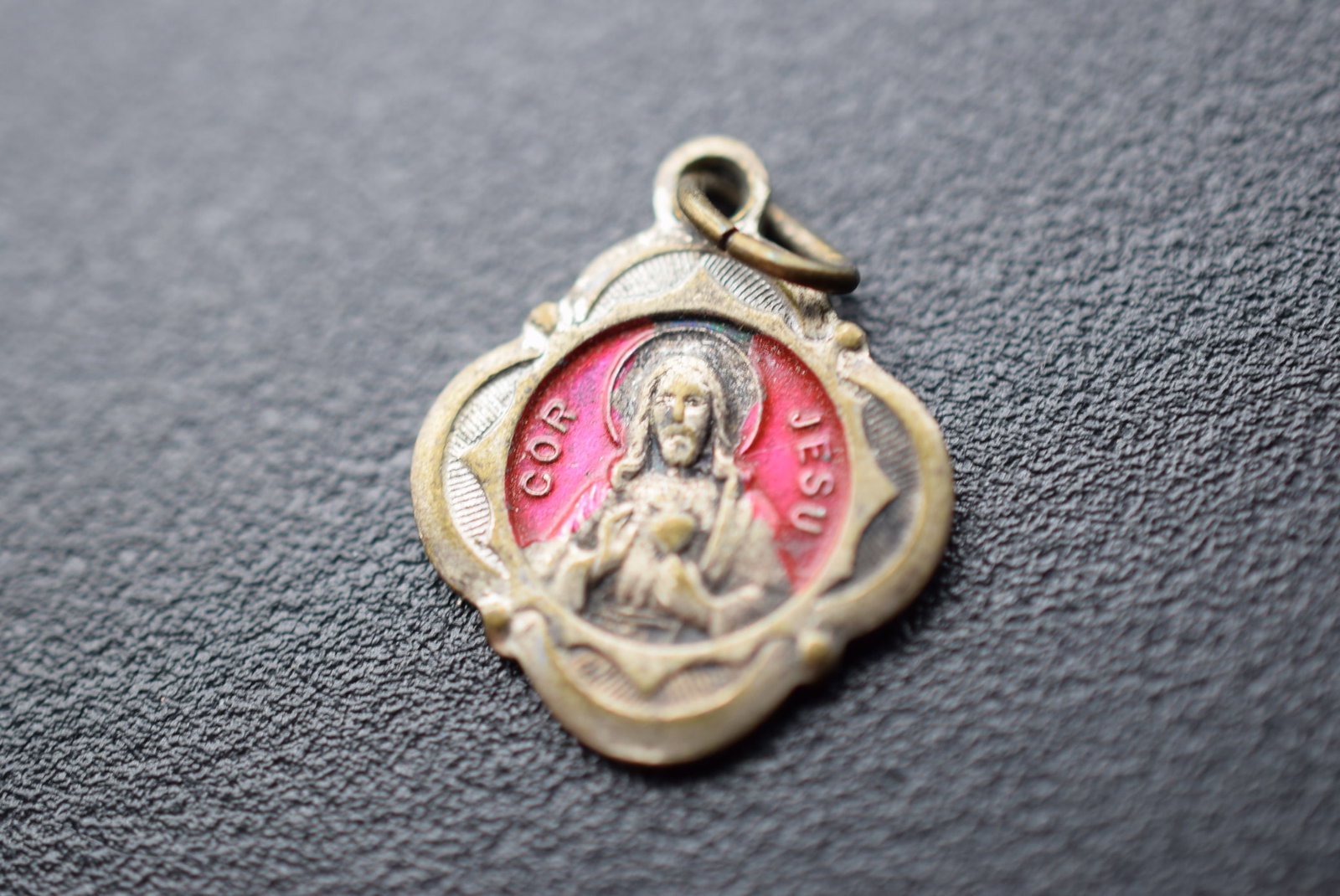 Carmeli Enamel Italy Religious Catholic Medal Vintage Lot 1008 (1 of 2)