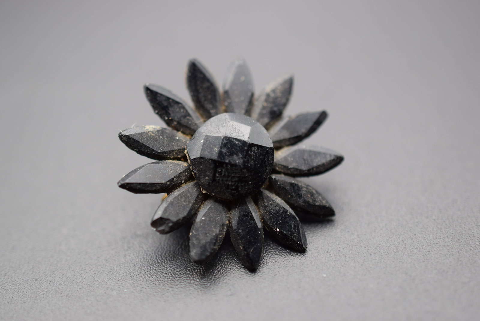 Edwardian Mourning Flower Brooch Pin Lot Fi 1017: Edwardian Mourning Flower Brooch Pin measures 1 1/8" in Diameter