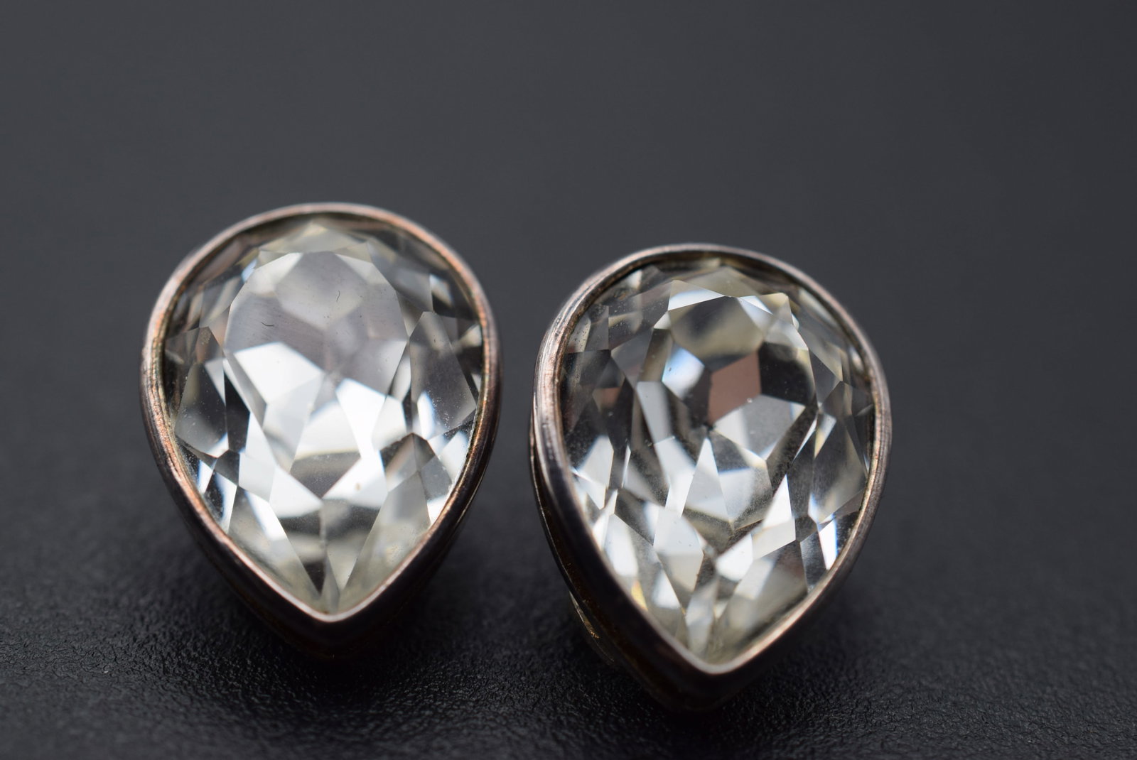 Pear shaped Clip Earrings Sterling Silver 925 Italy Lot 1022: Pear shaped Clip Earrings Sterling Silver 925 Italy measures 3/4" x 5/8" and is signed 925 Italy on both clips weighs 9.64