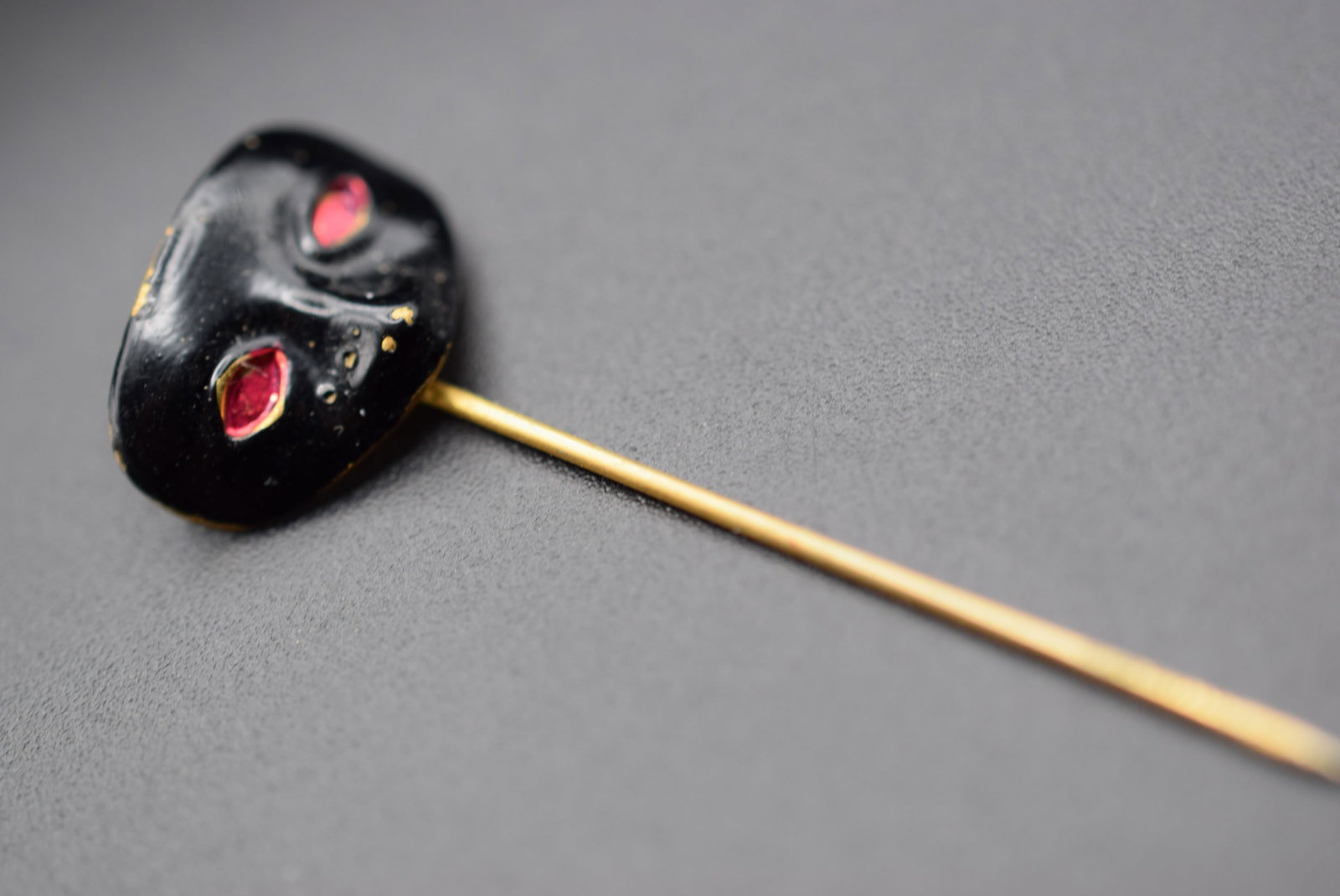 Masquerade Mask Vintage Pin Lot Fi 1042 (1 of 2)