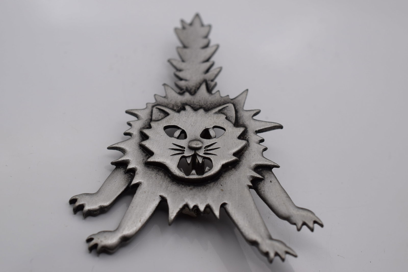JJ Scared Defense Cat Brooch Pin Lot Fi 1077: JJ Scared Defense Cat Brooch Pin