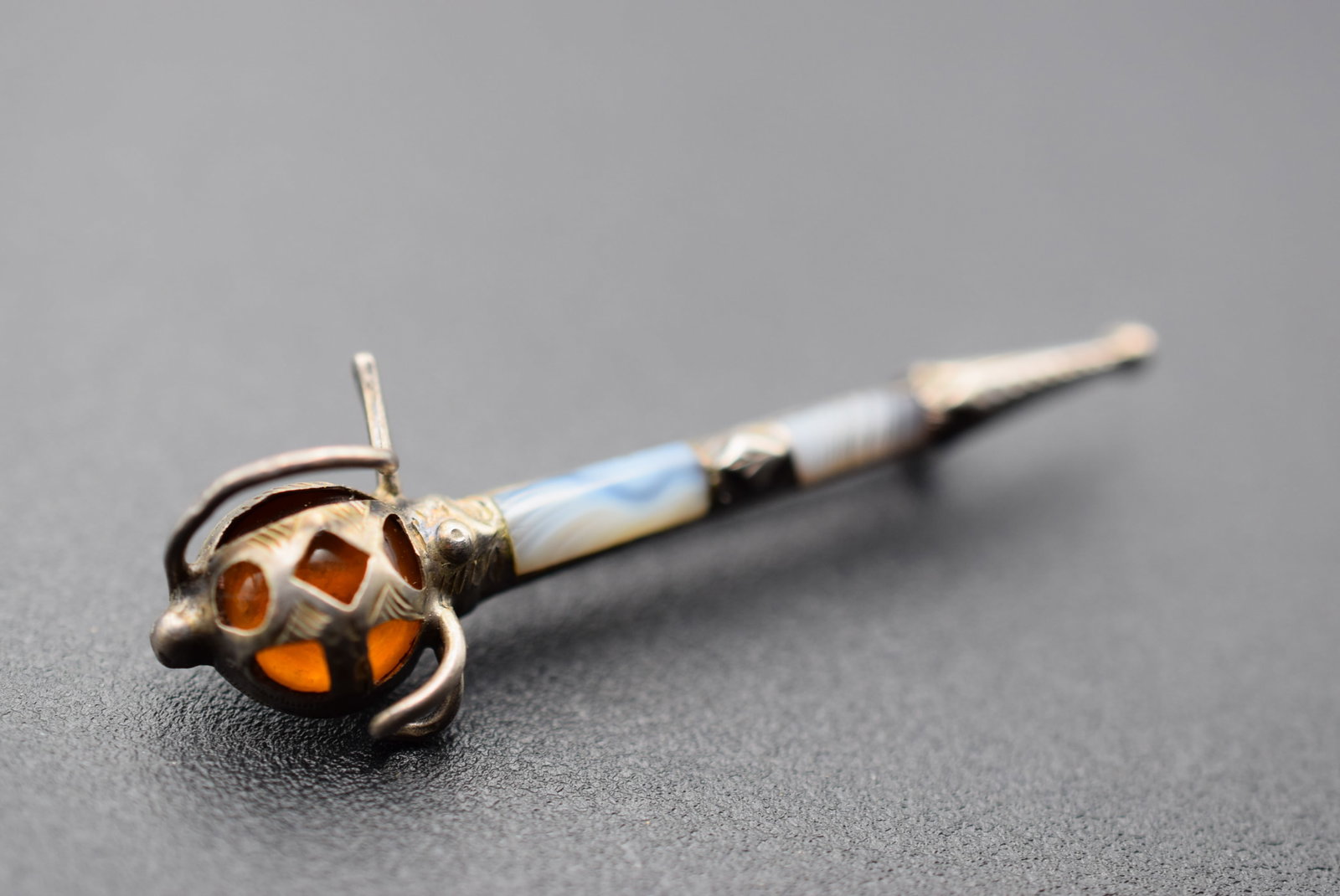 Outstanding Scottish Sword Pebble Agate and Amber Vintage Lot 1146 (1 of 6)