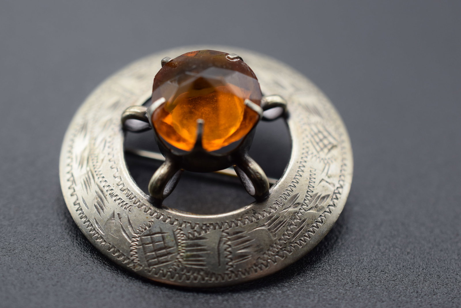 Scottish Celtic Thistle Brooch Pin Vintage Lot 1206 (1 of 3)