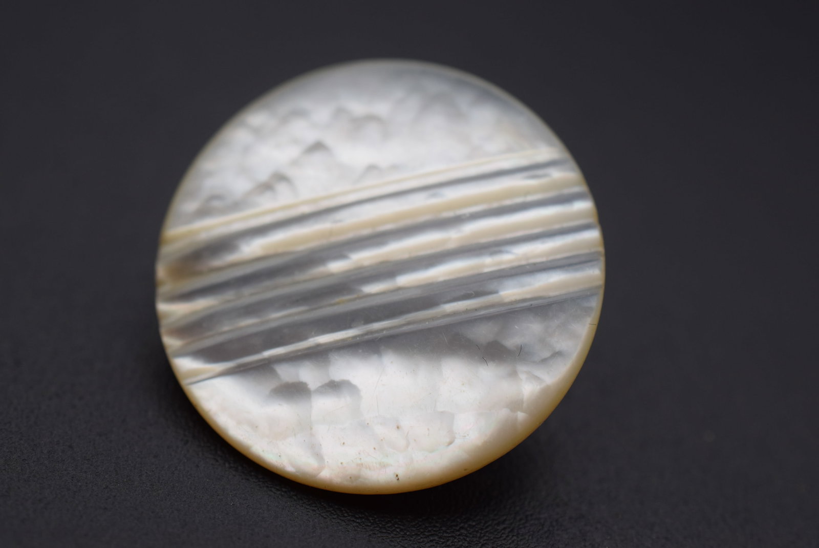 Edwardian Carved Mother of Pearl Brooch Pin Vintage Lot GJ 135: Edwardian Carved Mother of Pearl Brooch Pin Vintage measures 1" in diameter