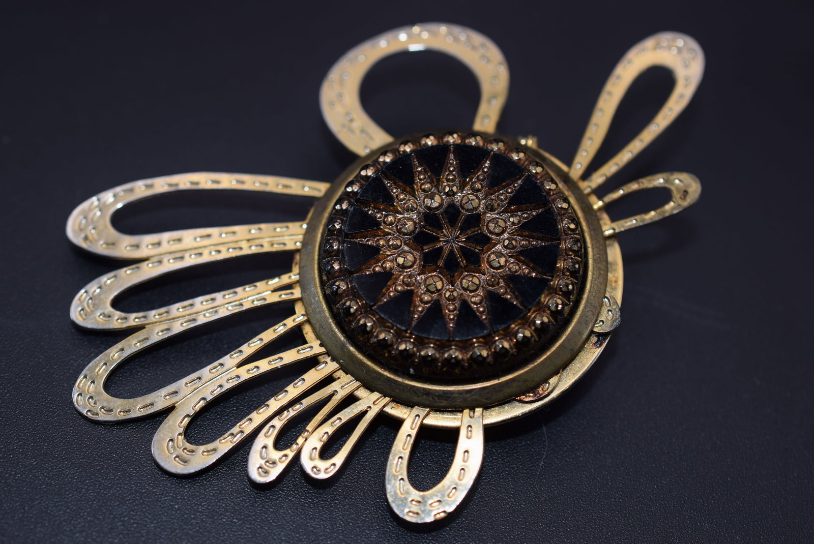 Vintage Brooch Pin 1960's Lot GJ 205: Vintage Brooch Pin 1960's measures 3 1/4" x 2"