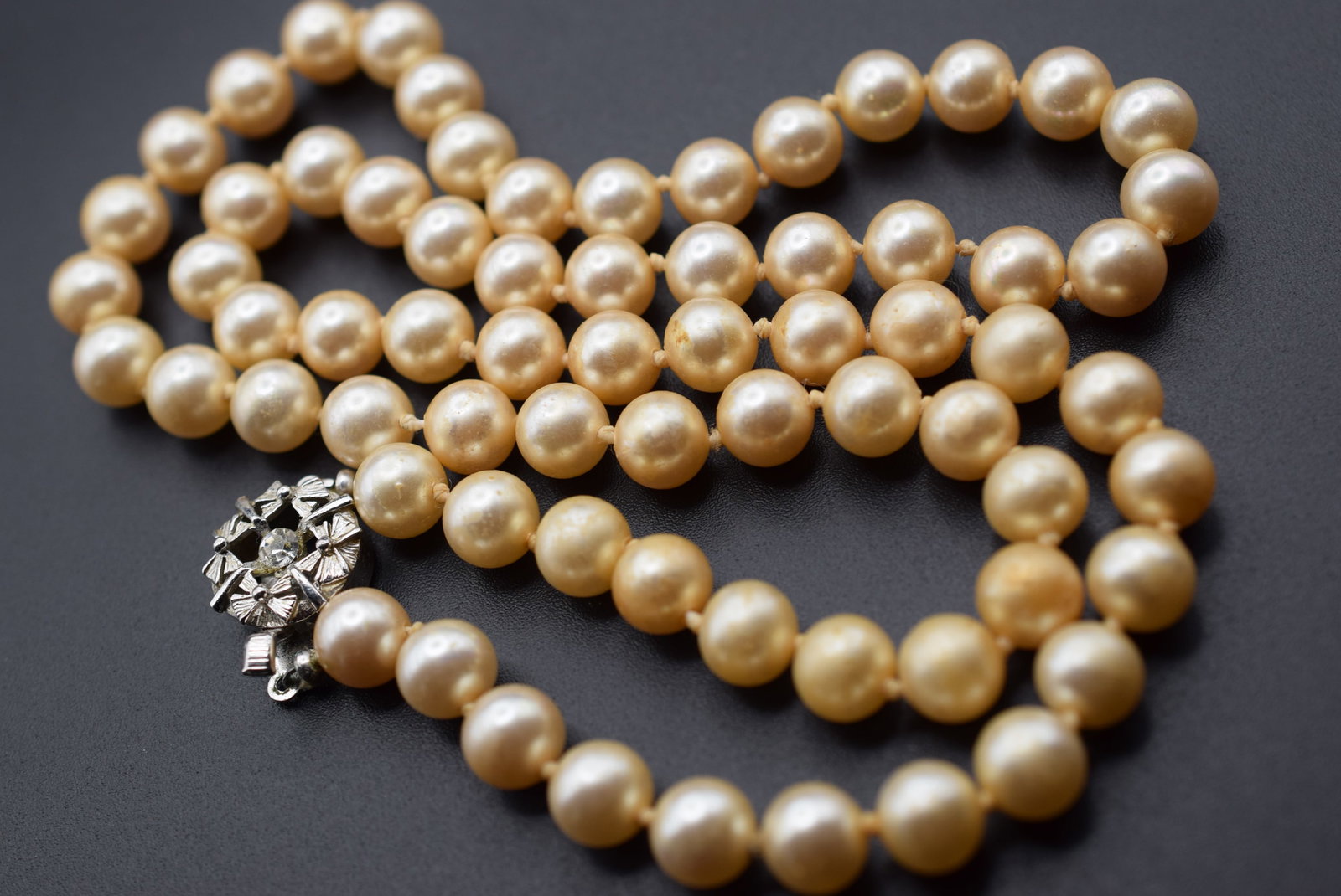 Sterling Knotted Pearl Necklace VIntage 1940's Lot GJ 214: Sterling Knotted Pearl Necklace VIntage 1940's Clasp Signed G.Silver measures 25" long