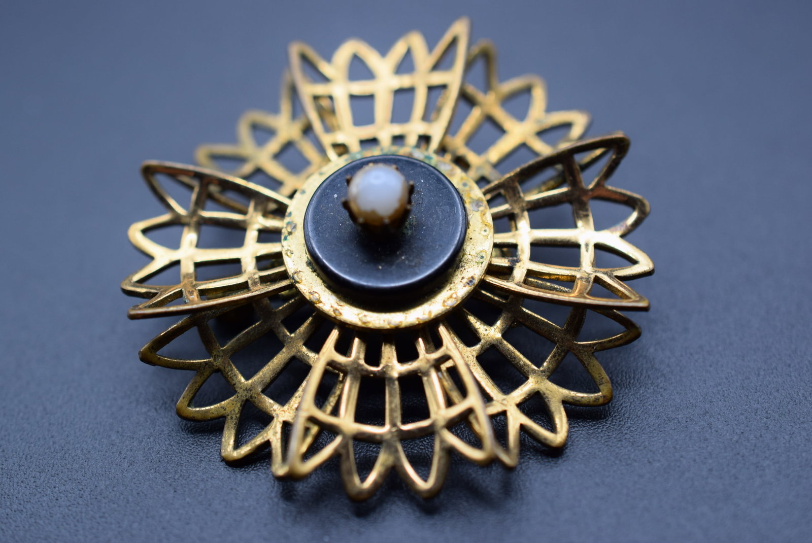Old Coro Brooch Pin Lot GJ 299: Old Coro Brooch Pin measures 1 3/4" in diameter