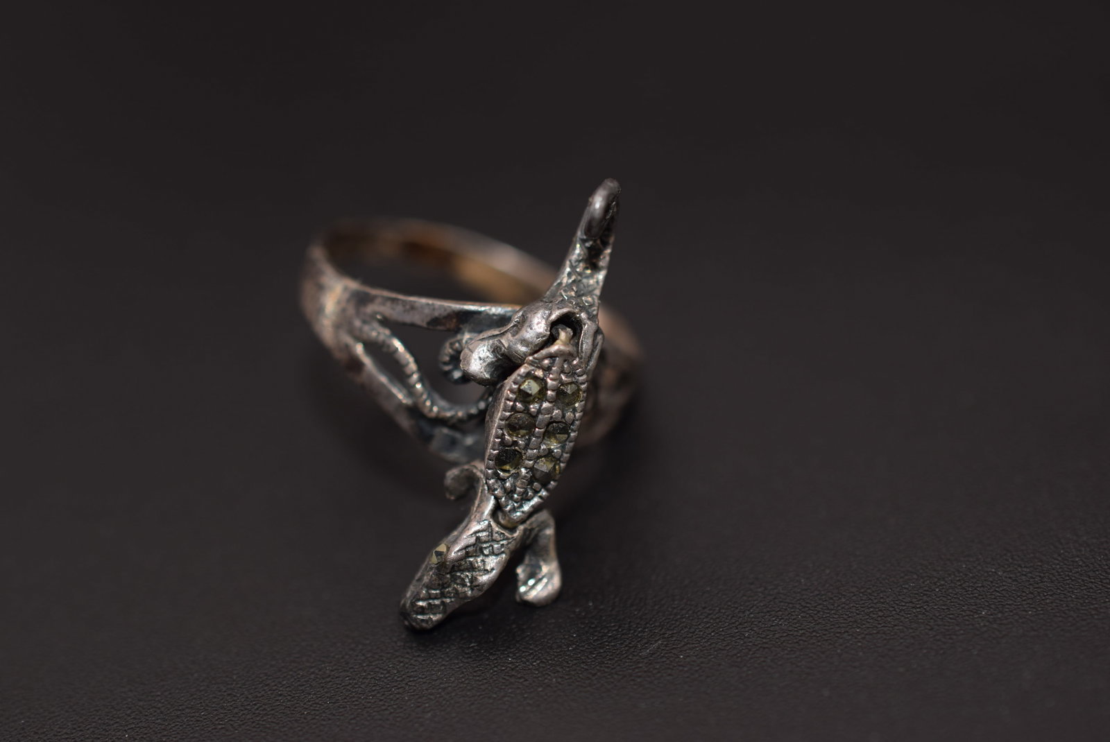 Aligator Moveable Marcasite Sterling Silver 925 Ring Size 8 Lot 384: Aligator Moveable Marcasite Sterling Silver 925 Ring Size 8 Weighs 4.18 grams Top measures 1" x 1/2" head and tail move signed 25