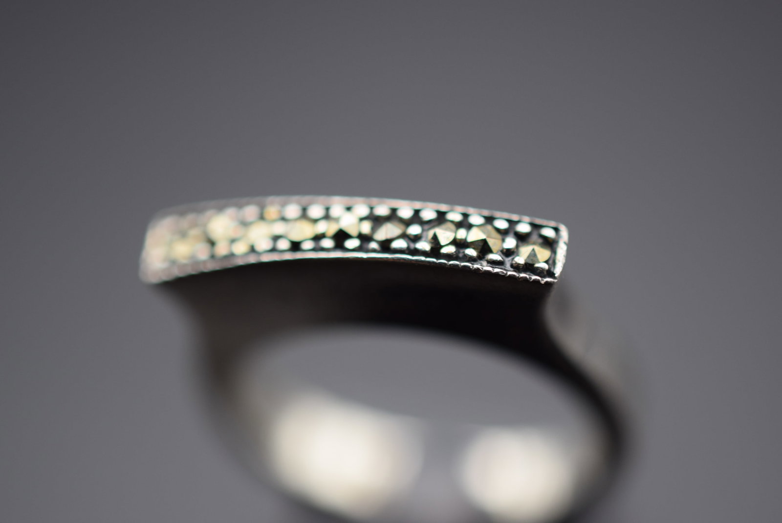 Modernist Marcasite Thick and thin at the same time ! Sterling Silver 925 Ring Size 6 Lot 487: Modernist Marcasite Thick and thin at the same time ! Sterling Silver 925 Ring Size 6 Weighs 4.83 grams Top measures 1/8" thick and sleek ! signed 925 with B in circle