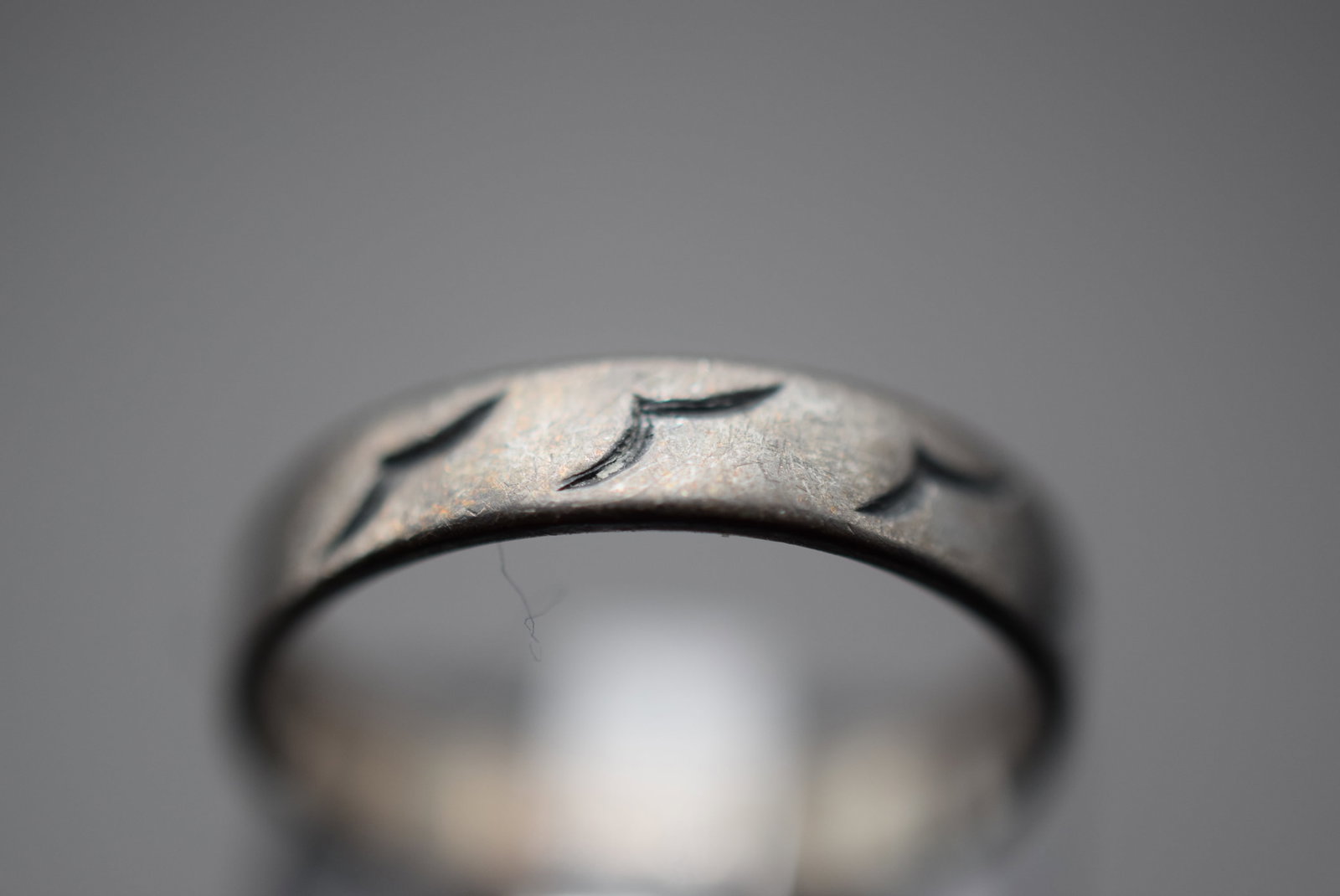 Birds Vintage Band Sterling Silver 925 Ring Size 5.5 Lot 510: Birds Vintage Band Sterling Silver 925 Ring Size 5.5 Weighs 1.94 grams Top measures 1/4" signed STER