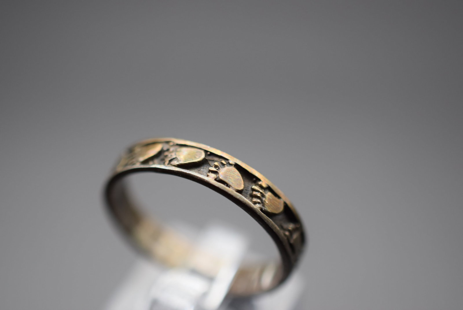 1970's Barefeet Band Sterling Silver 925 Ring Size 11.5 Lot 517: 1970's Barefeet Band Sterling Silver 925 Ring Size 11.5 Weighs 3.63 grams Top measures 1/4" signed 925