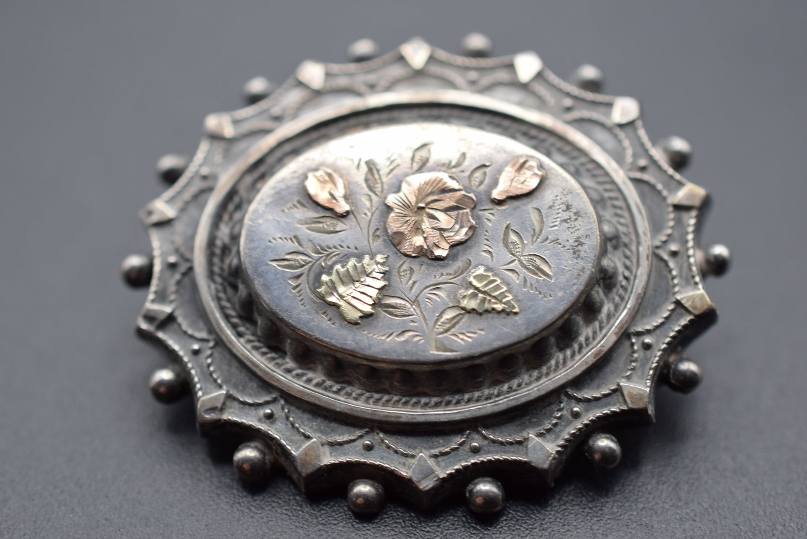 Two Color Edwardian Brooch Pin Vintage Lot GJ 570: Two Color Edwardian Brooch Pin Vintage the pin backing has been changed is not original measures 1 5/8" wide