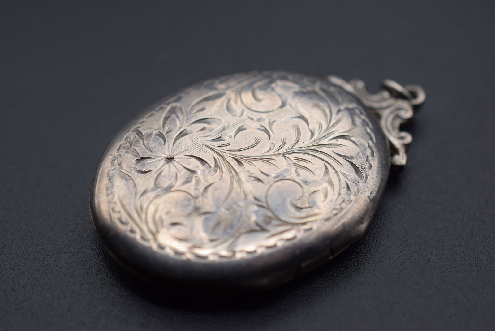 Sterling Locket Edwardian Scrollwork Vintage With original Photos Lot GJ 585: Sterling Locket Edwardian Scrollwork Vintage With original Photos with inserts and measures 1 1/2" high plus the bale has inserts