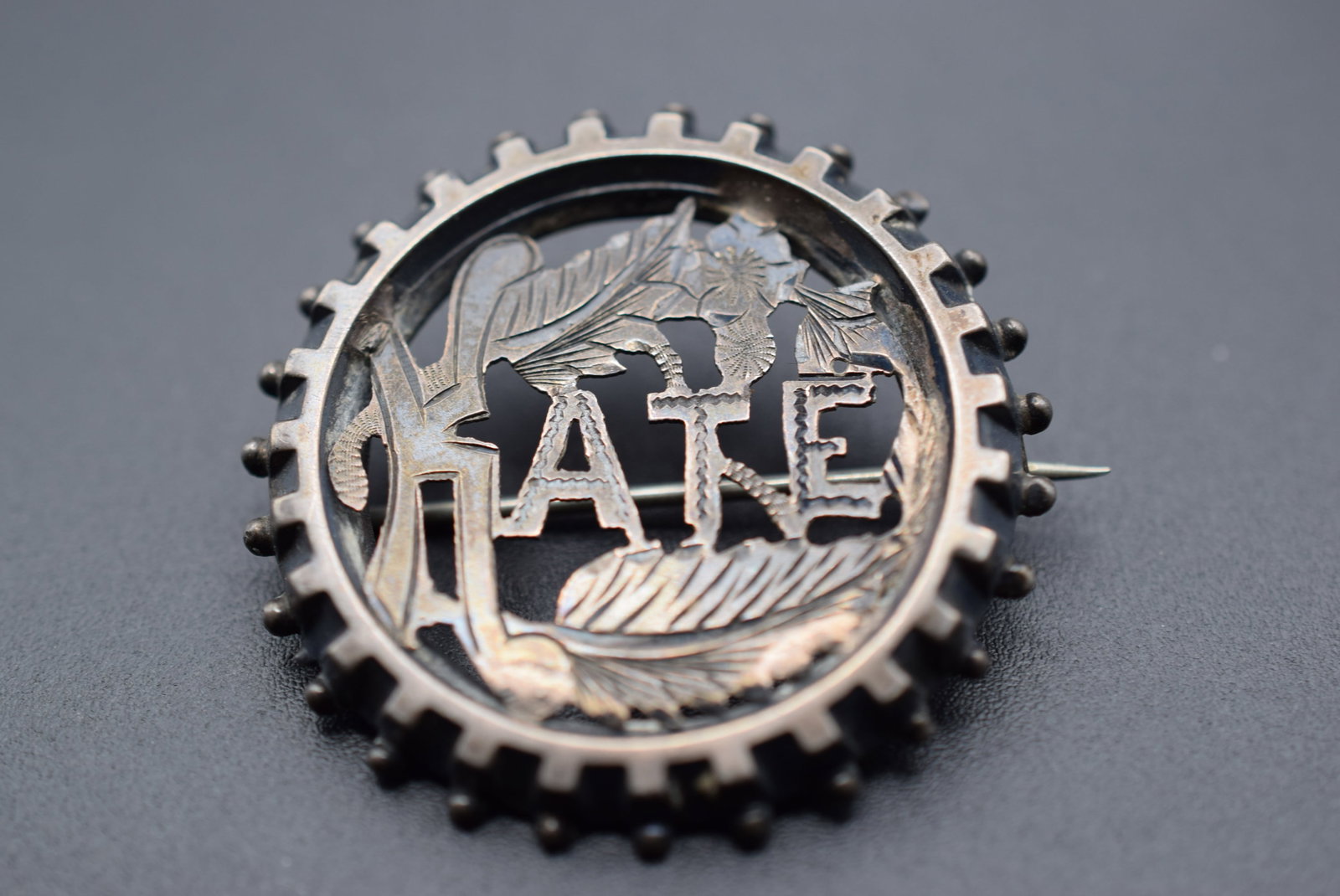 Kate Edwardian Name Brooch Pin Lovely Vintage Sterling Lot GJ 586: Kate Edwardian Name Brooch Pin Lovely Vintage Sterling measures 1 1/2" in diameter