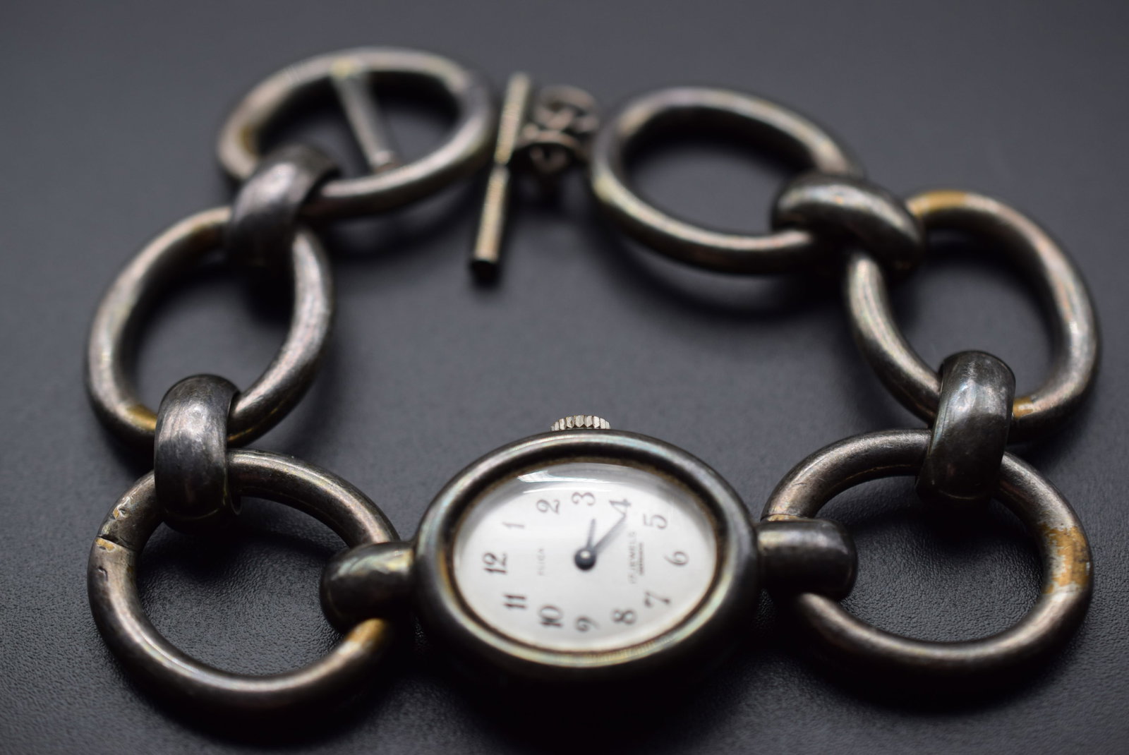 Vintage 1970's Wrist Watch Flica 17 Jewels Lot 949: Vintage 1970's Wrist Watch Flica 17 Jewels winds but not working measures 8 1/2" long x 7/8" DIY convert to bracelet...signed Flica 17 Jewels Antichoc