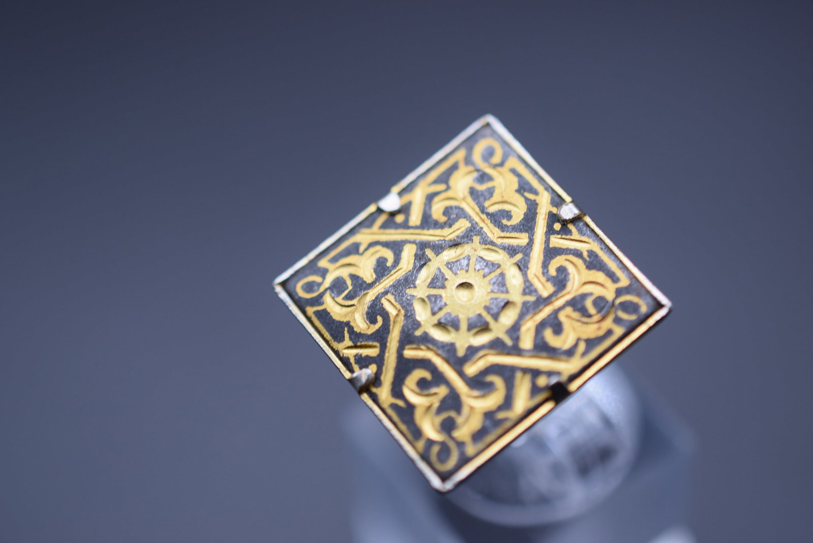 Damascene Ring One Size Vintage Lot# BE 10: Damascene Ring One Size Vintage top measures 3/4" x 3/4"