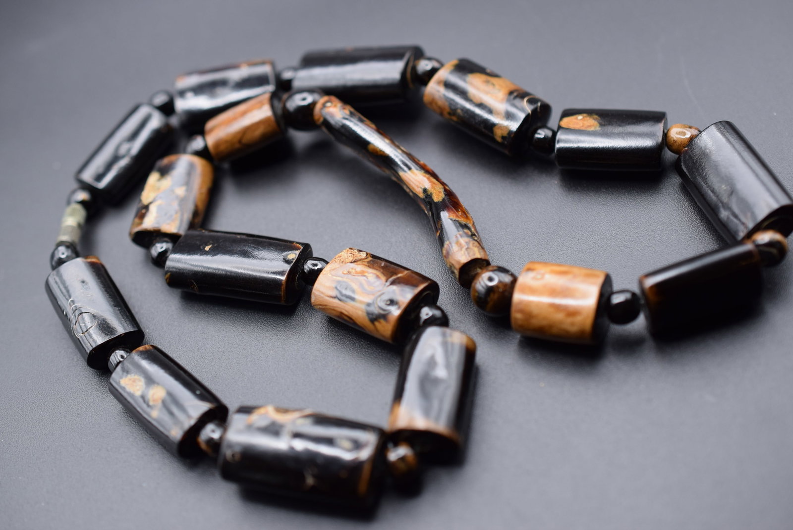 Wood Exquisite Vintage Necklace Lot HK 14: Wood Exquisite Vintage Necklace