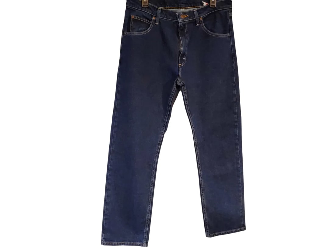 Wrangler jean men new size 33 waist .lot#23: Wrangler jeans new with tags men size 33" waist length 30"99% Cotton1% Elastane
