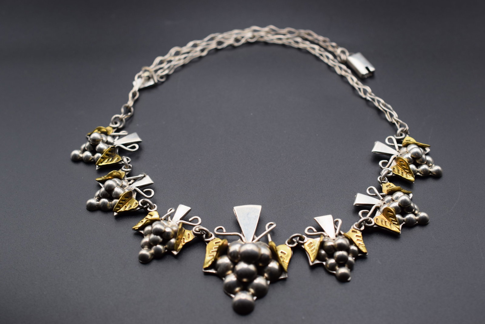 Grapes 68 Grams Sterling Silver 925 !Vintage Necklace Lot HK 25: Grapes 68 Grams Sterling Silver 925 !Vintage Necklace measures 21" long