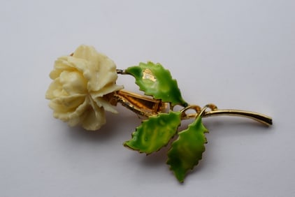 Enamel Rose Brooch Pin Vintage Lot EH 31: Enamel Rose Brooch Pin Vintage measures 2 3/8" x 1 1/4" has plating missing and one leaf need enamel repair