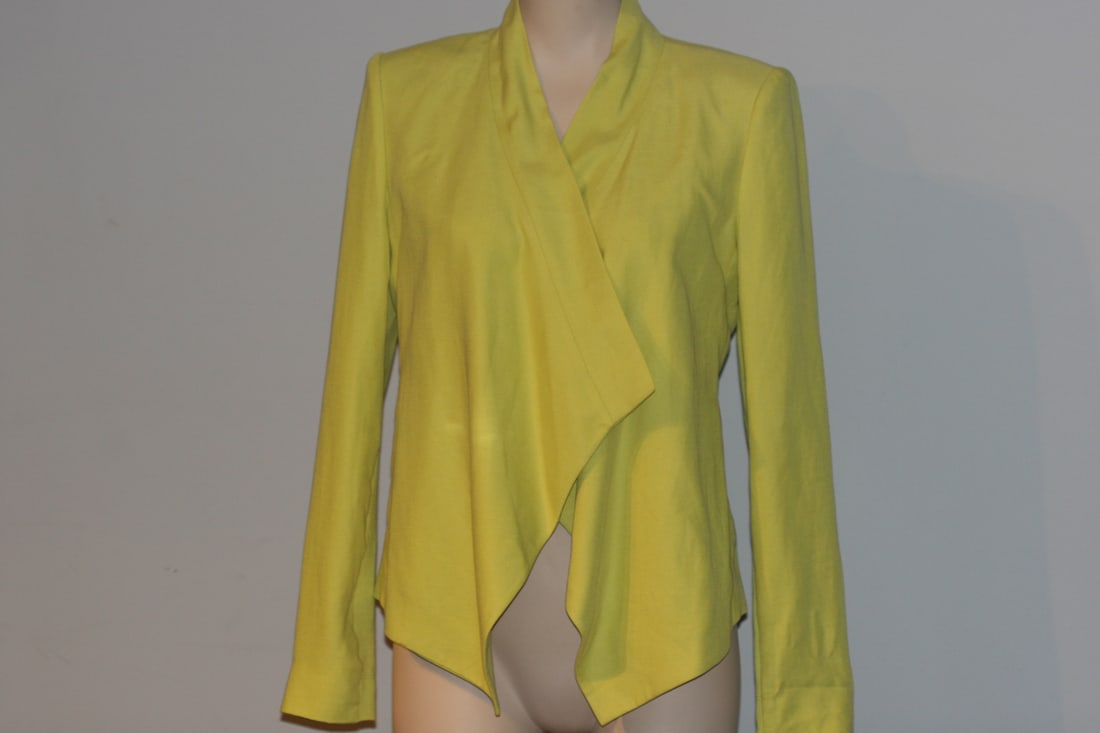BCBG Lime Jacket Delicious ! Size S Small Brand New With Tags .lot#35: BCBG Lime Jacket Size Small Brand New with Tags Fabric content:78% Lyocell 11% Linen 11% Polyester