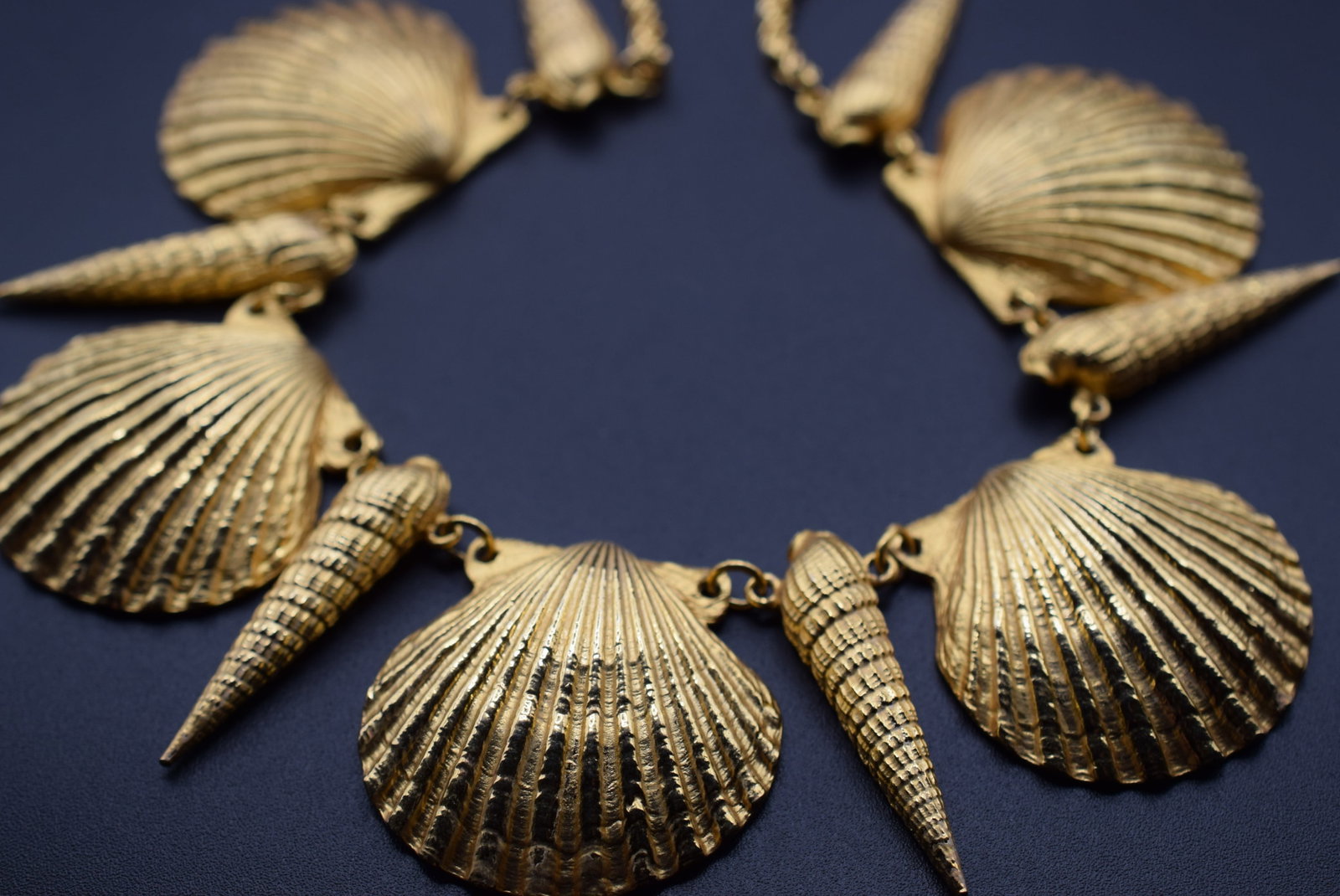Fabulous Shell Necklace 15 1/2" Vintage Necklace Lot HK 76 (1 of 2)