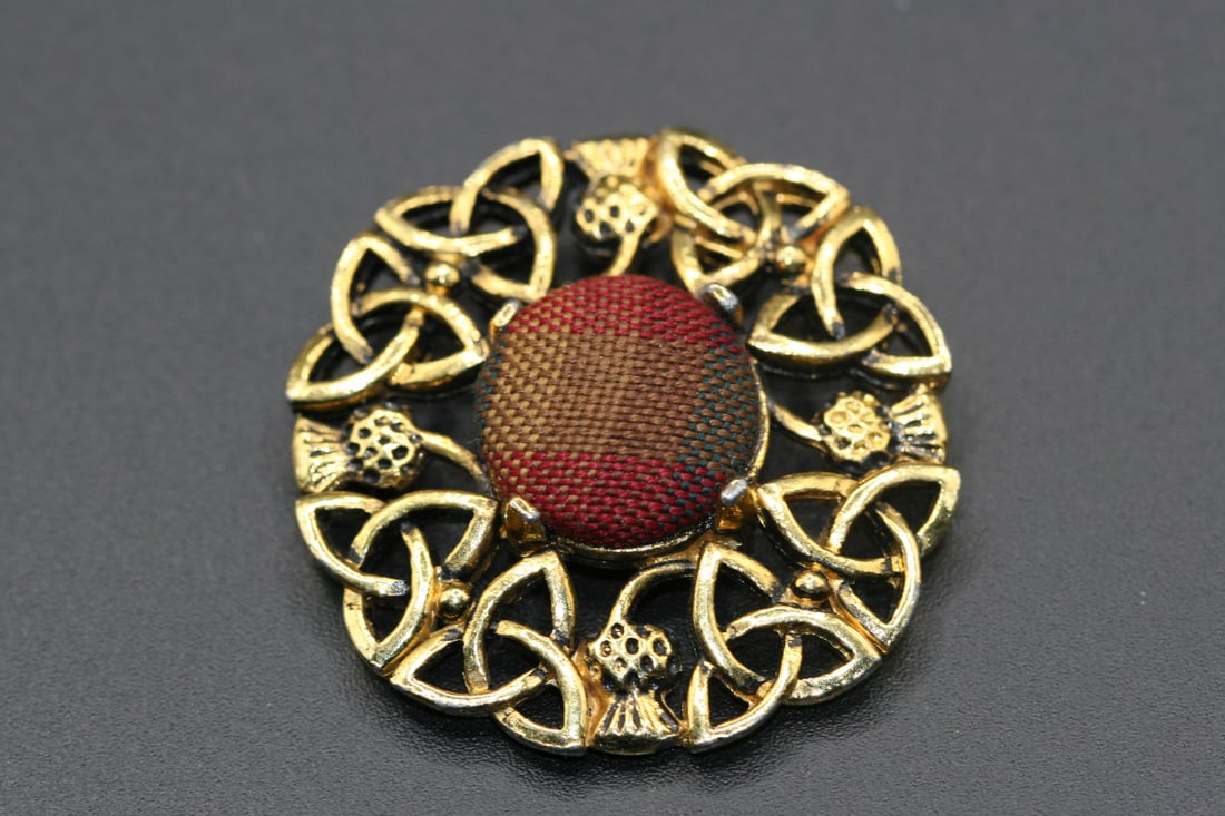Celtic Thistle Tartan Pendant vintage .lot#95 (1 of 3)