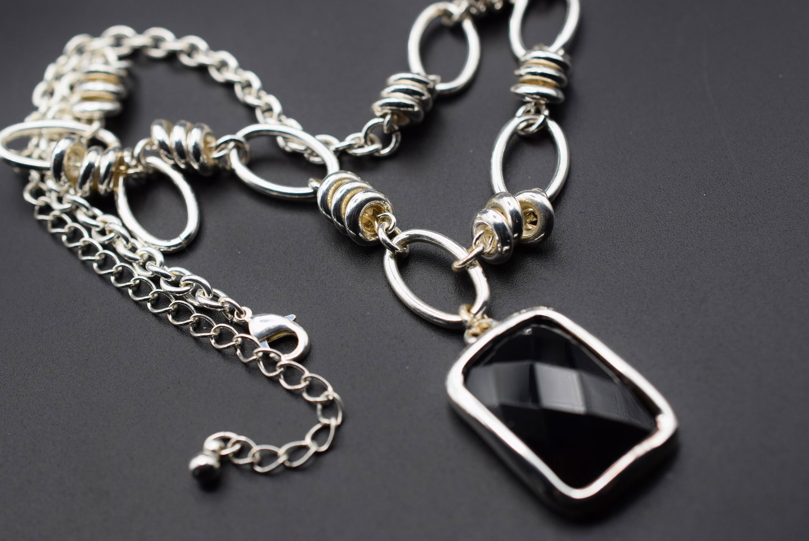 Vintage Necklace HK 101 (1 of 2)