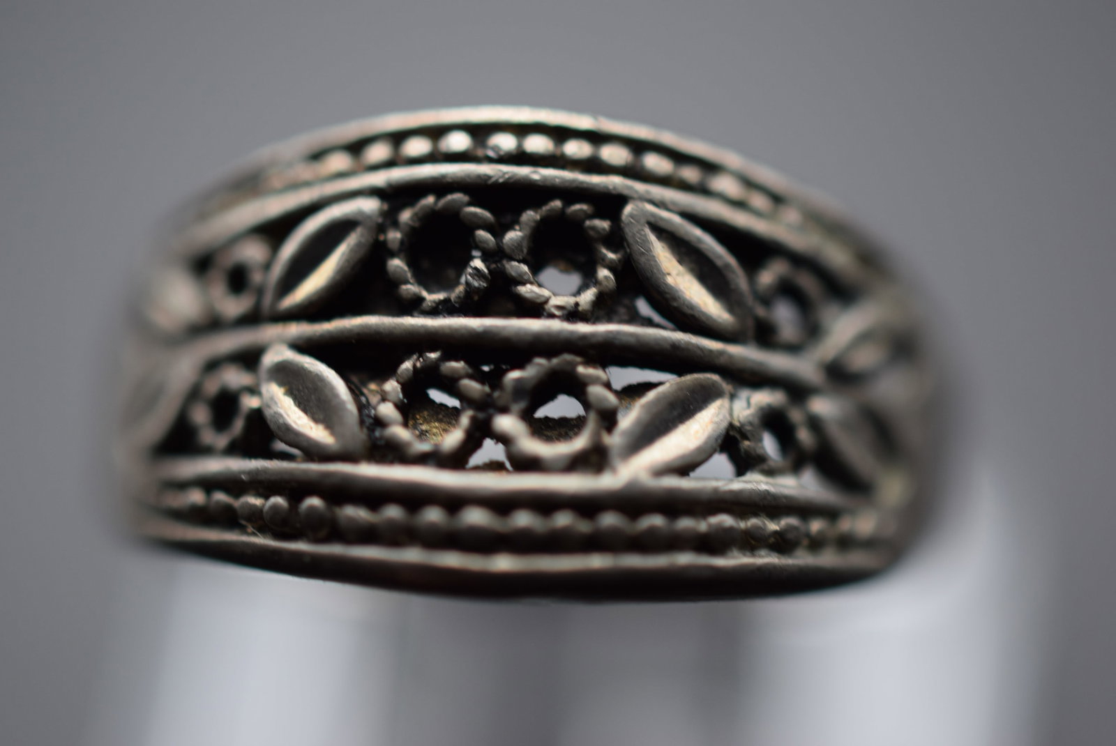 Flower cutout Ring Size 7.5 Vintage Lot EH 105 (1 of 3)