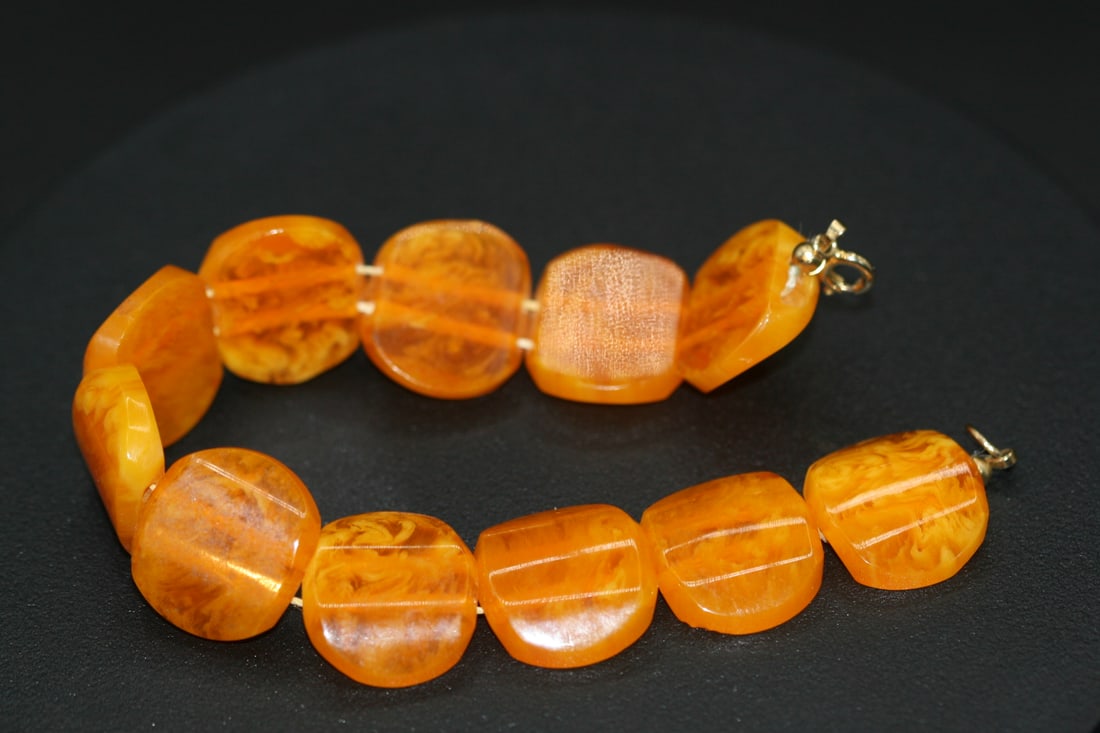 Pressed resin imitation amber Bracelet vintage .lot#119 (1 of 3)