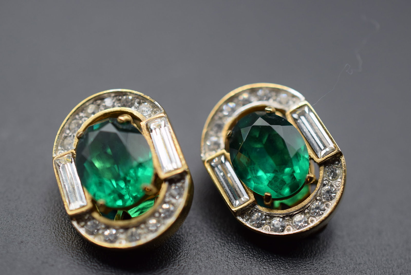 Vintage Earrings Emerald Green Rhinestone Clip Lot HK 134 (1 of 2)