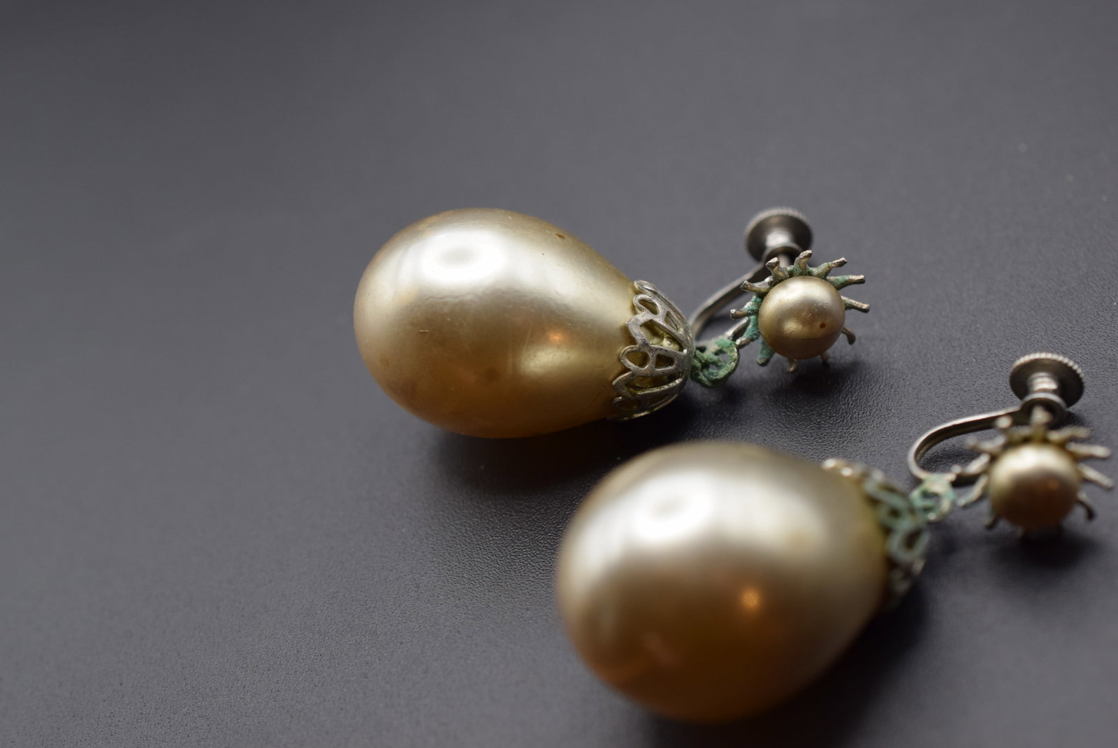 Vintage Earrings Oversized Huge Pearl Screwback need cleaning Lot HK 137: Vintage Earrings Oversized Huge Pearl Screwback need cleaning