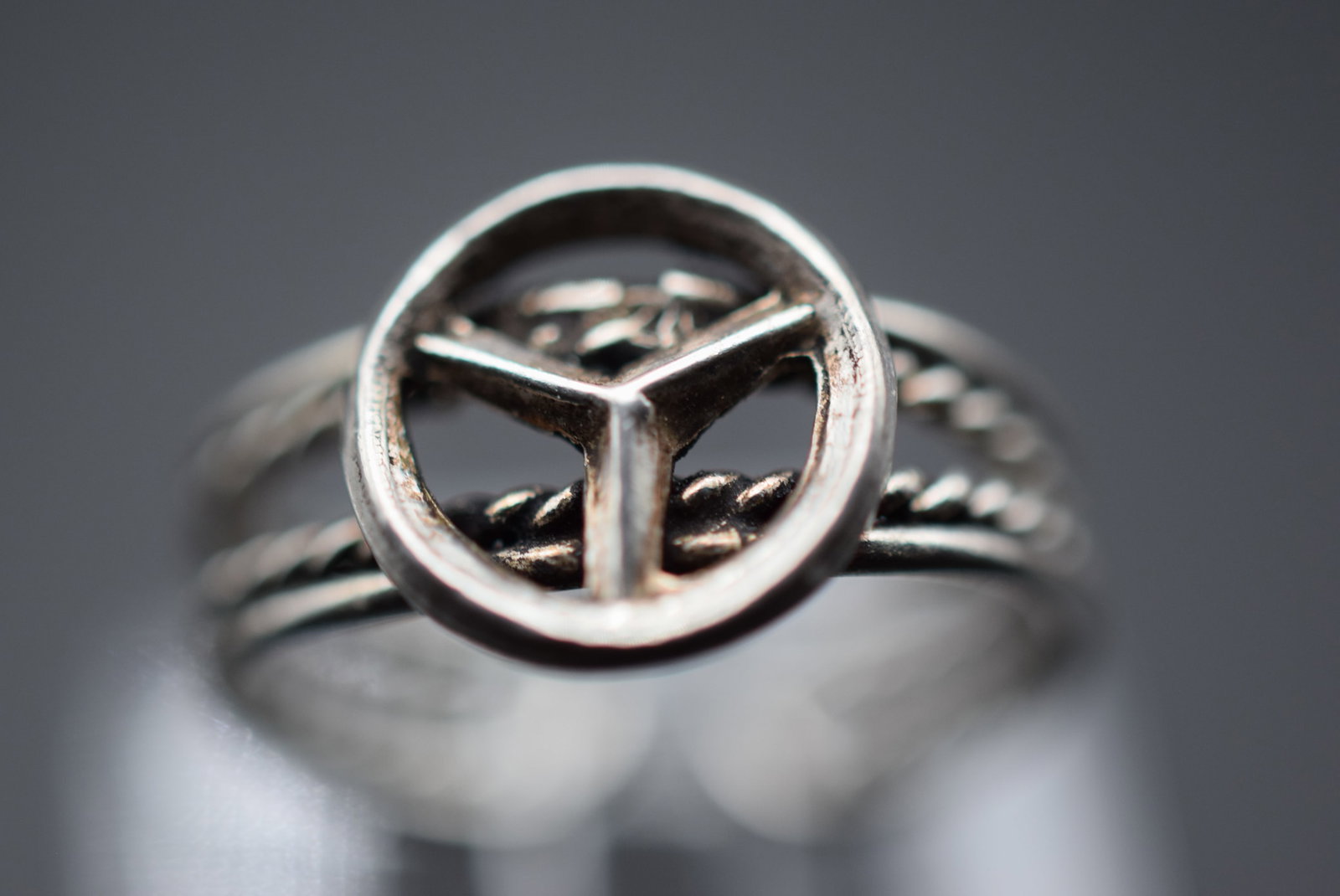Mercedes Benz Sterling Silver 925 Ring Size 3 Lot EH 176: Mercedes Benz Sterling Silver 925 Ring Size 3 top measures 3/8" and weighs 1.38 grams signed 925