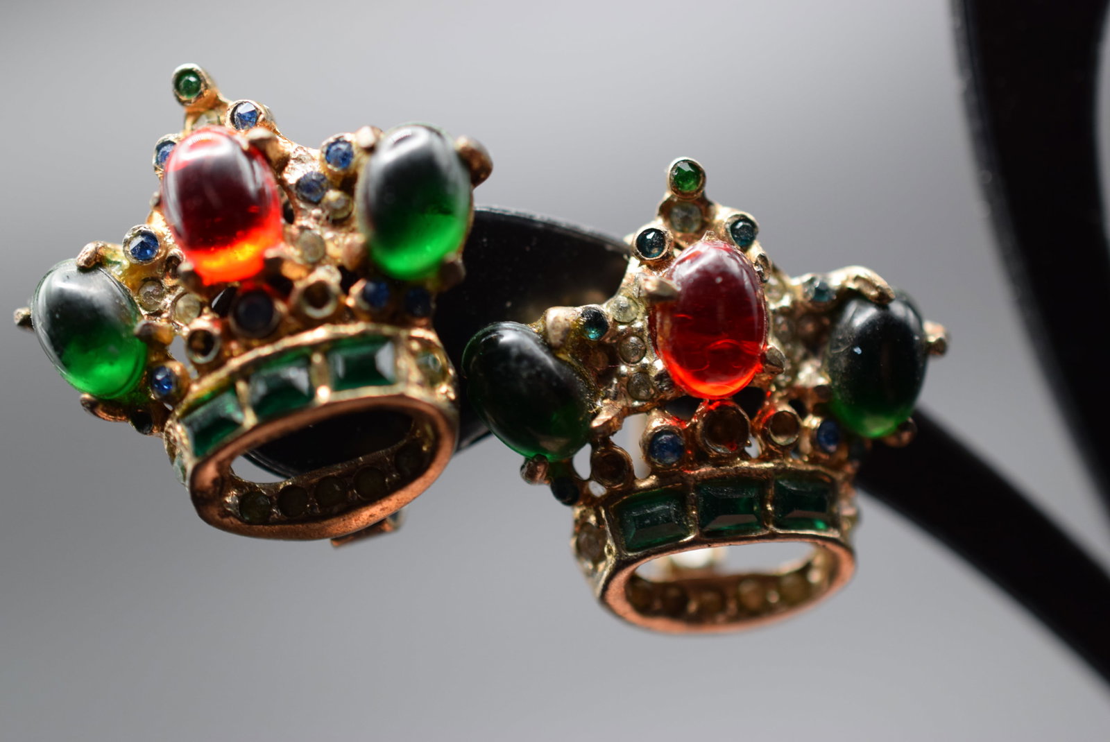Crown Sterling Clips 1940's Vintage Earrings Lot HK 189: Vintage Earrings Unsigned Cabochon Crowns Vermeil