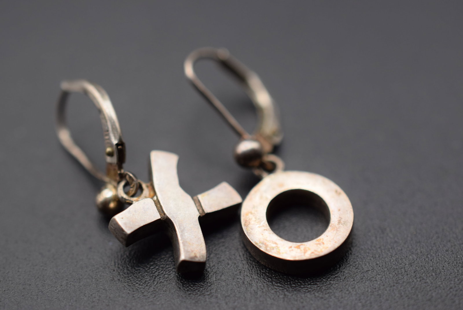 XO Kiss Hug Love You Pierced Sterling Vintage Earrings Lot HK 193 (1 of 2)