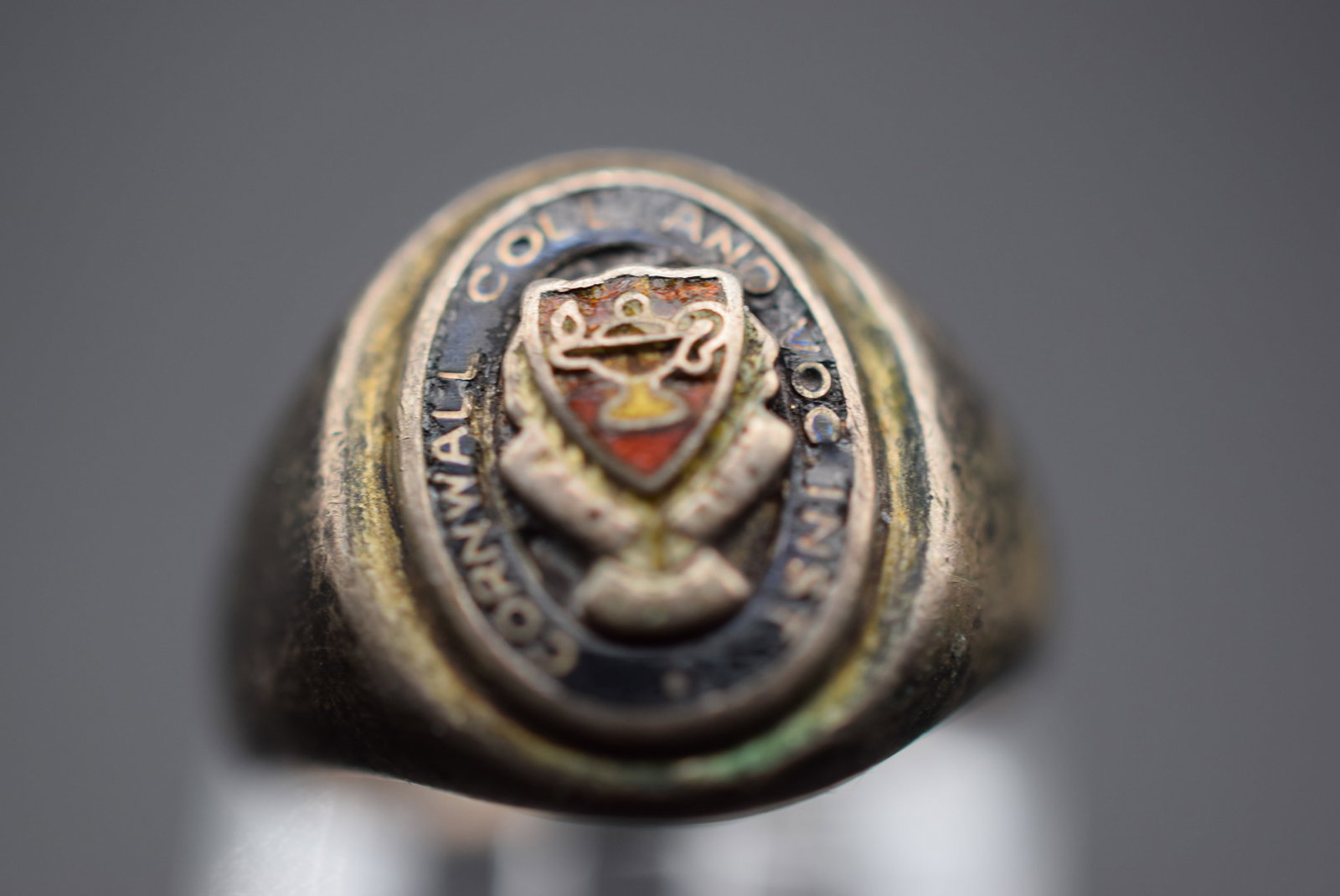 Edwardian Cornwall College Sterling Enamel Ring Size 6.5 Lot EH 235: Edwardian Cornwall College Sterling Enamel Ring Size 6.5 top measures 5/8" signed inside Sterling weighs 7.33 grams