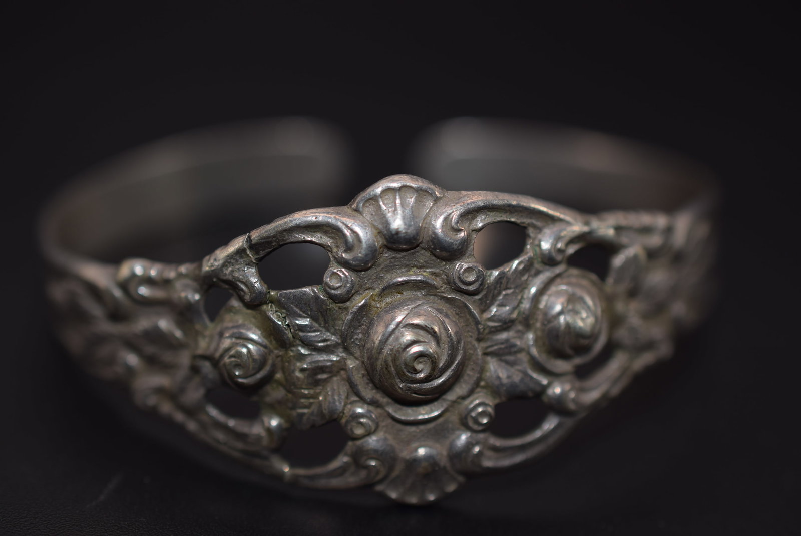 830 Edwardian Repousse Silver Bracelet Vintage 16.27 grams Lot HK 290 (1 of 2)