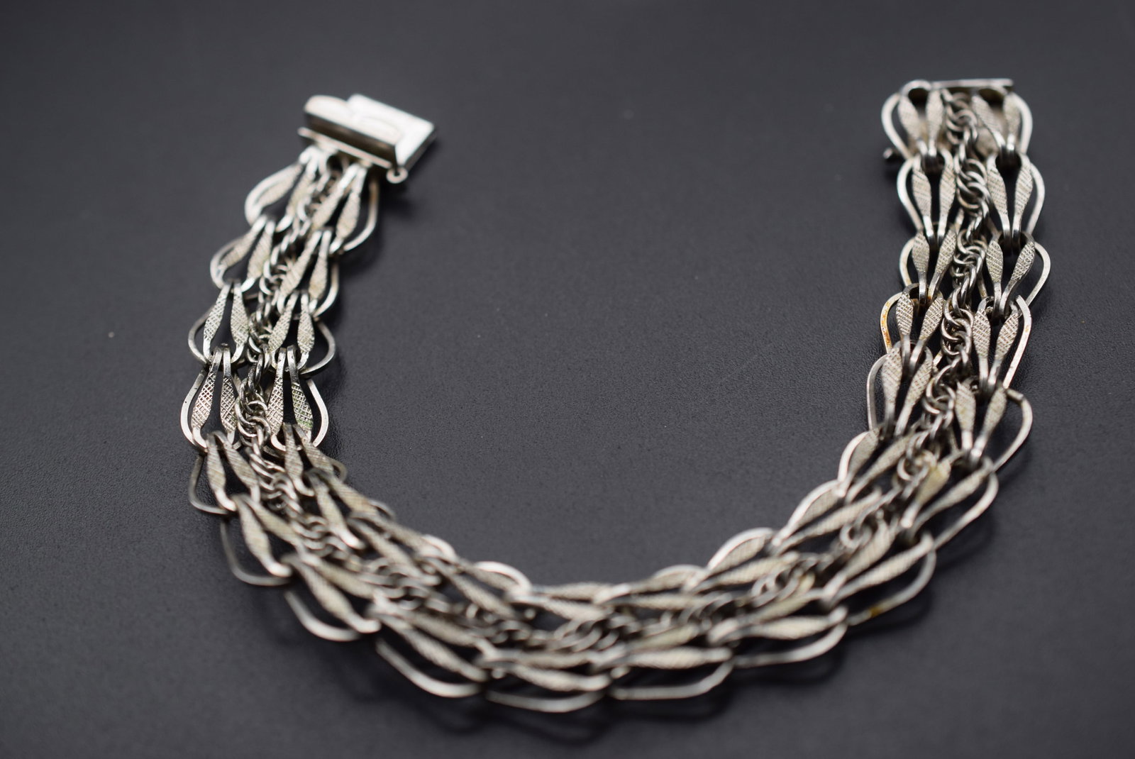 Sterling Silver 925 Charm Signed 19.47 grams Bracelet Vintage Lot HK 294: Sterling Silver 925 Charm Signed 19.47 grams Bracelet Vintage