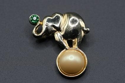 Elephant Rhinestone Pearl Brooch Pin Lucky trunk up .lot#372 (1 of 2)